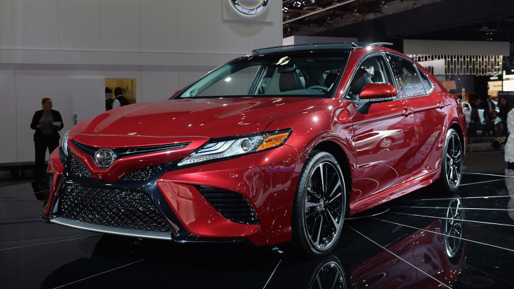 toyota-camry-detroit-front